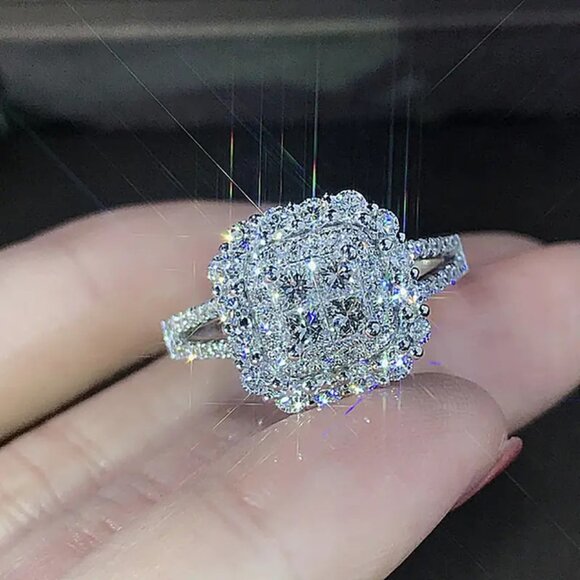 New Womens Diamond Cubic Zirconia Engangement Ring - Picture 1 of 4